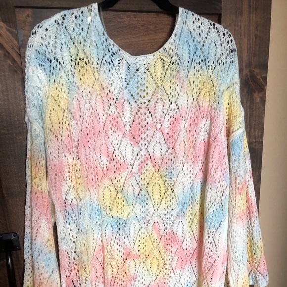 Crochet sweater by Lisa Robertson - Picture 3 of 6